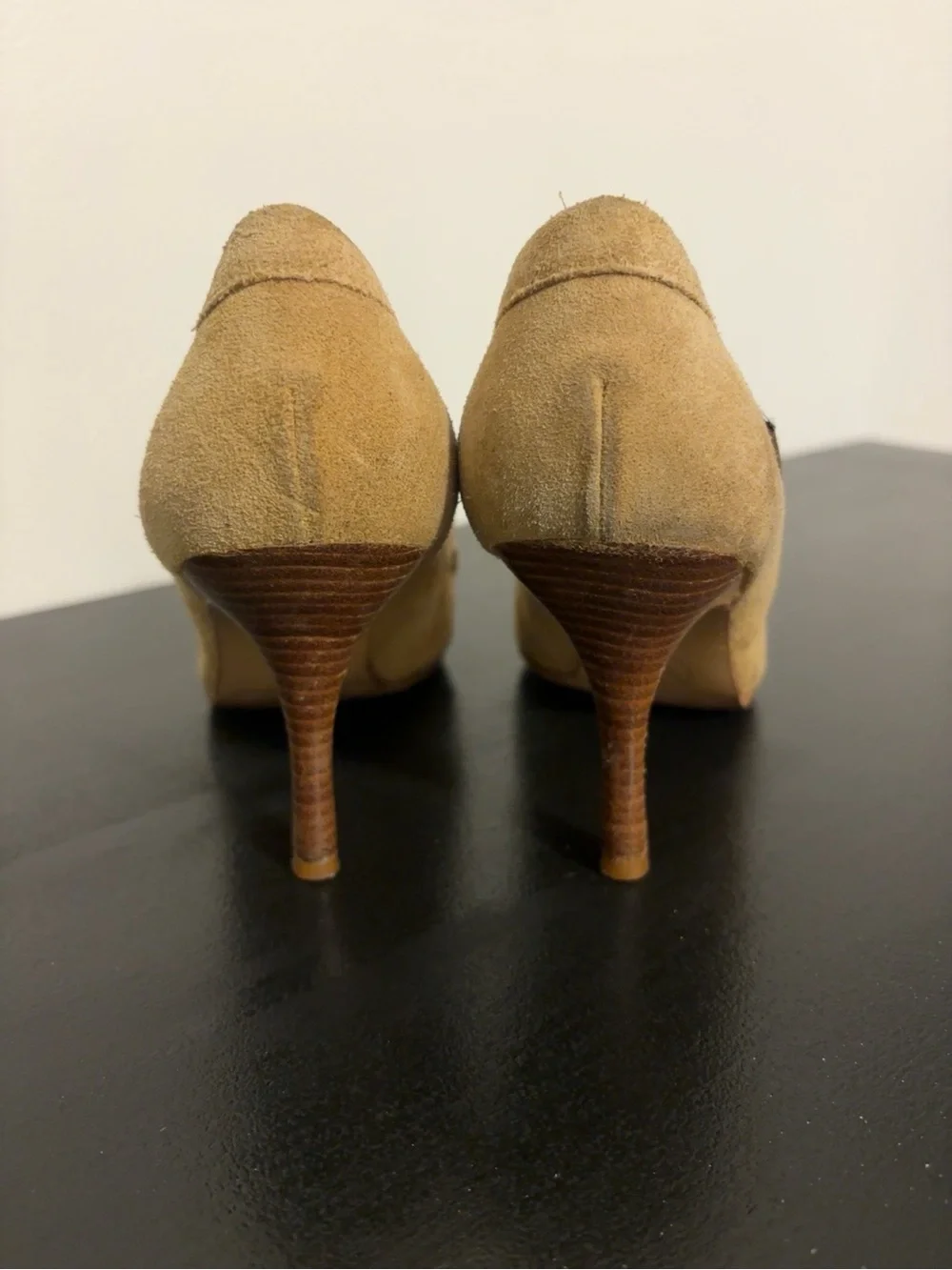 Vintage Delman Women’s 9M Suede Fur Lined Moccasin Pom Pom Heels Pumps Tan